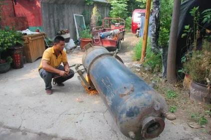 咸阳秦都出动大型机械3台 现场拆除30台燃煤心博(中国)